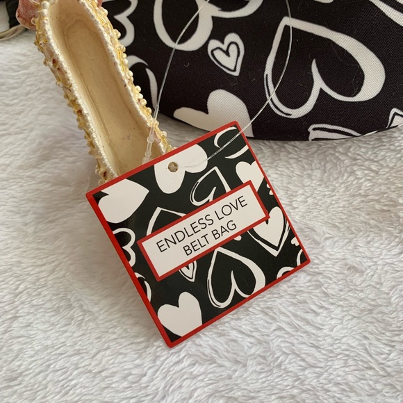 BRIGHTON ENDLESS LOVE black / white hearts Adjustable belt bag NWT - Picture 4 of 11